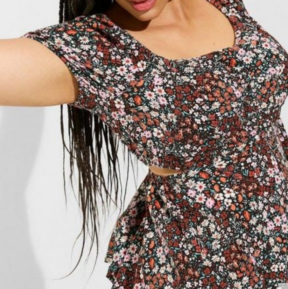 Babydoll Floral Shirt With Side Cutouts Top - Picture 2 of 5